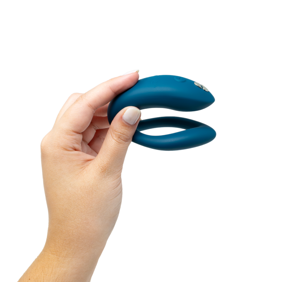 We-Vibe Sync O held in hand