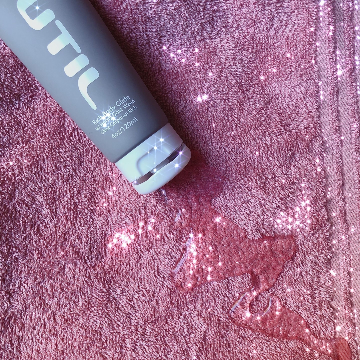 Sutil Rich on a towel