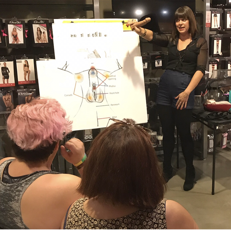 Sarah Tomchesson teaching squirtshop in LA