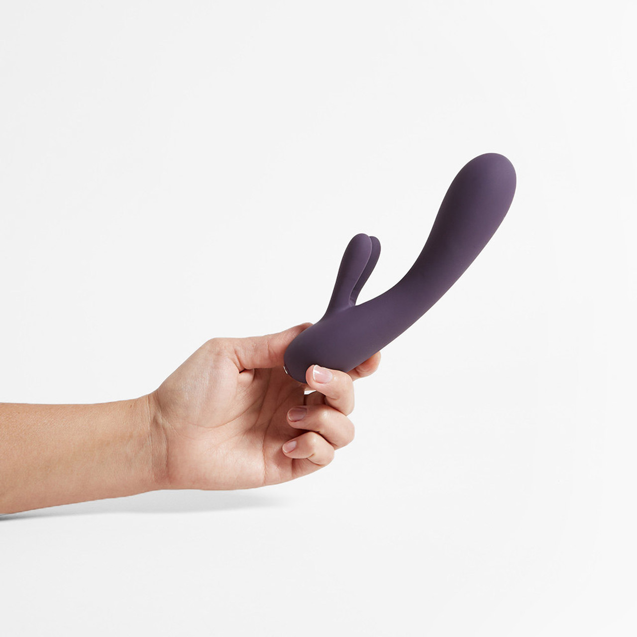 Je Joue Fifi held in hand