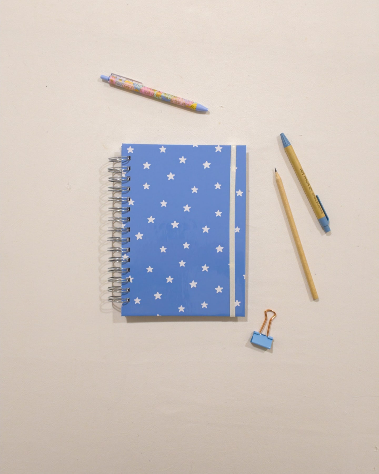 Tapa del cuaderno Destello (colección Cielo) de La Pape, vista desde arriba