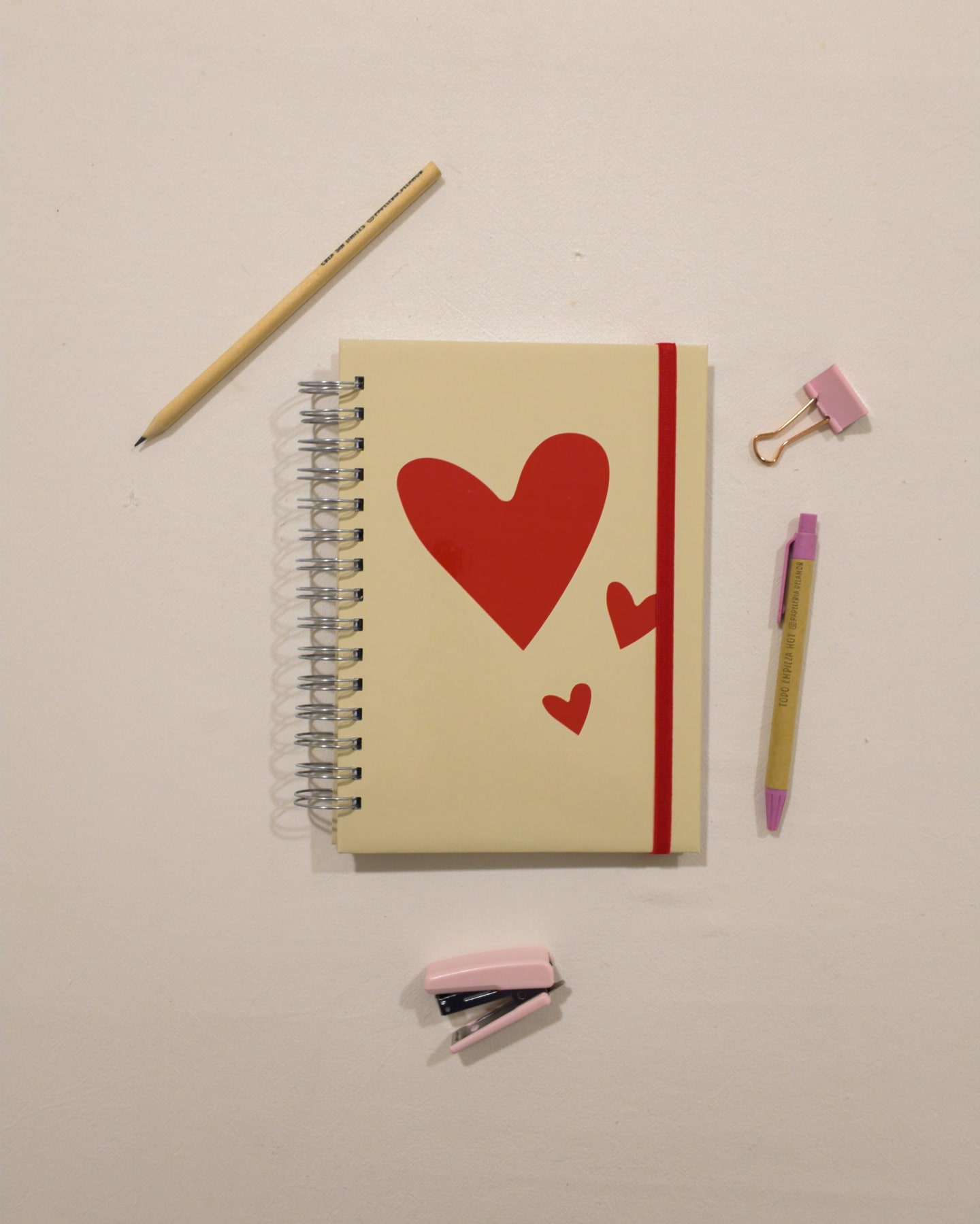Tapa del cuaderno Cupido (colección Corazón) de La Pape, vista desde arriba
