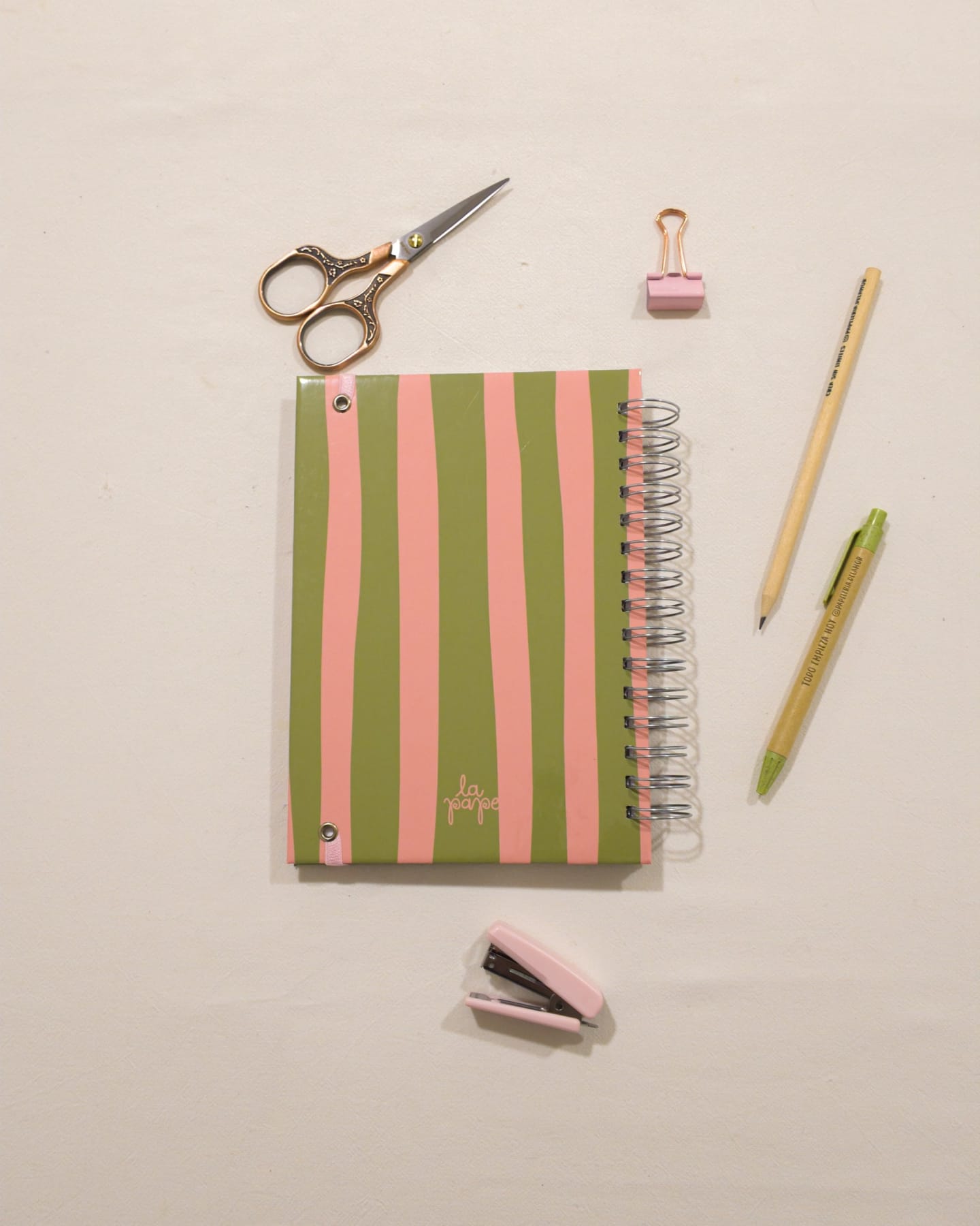 Contratapa del cuaderno Floreciendo (colección Jardín) de La Pape