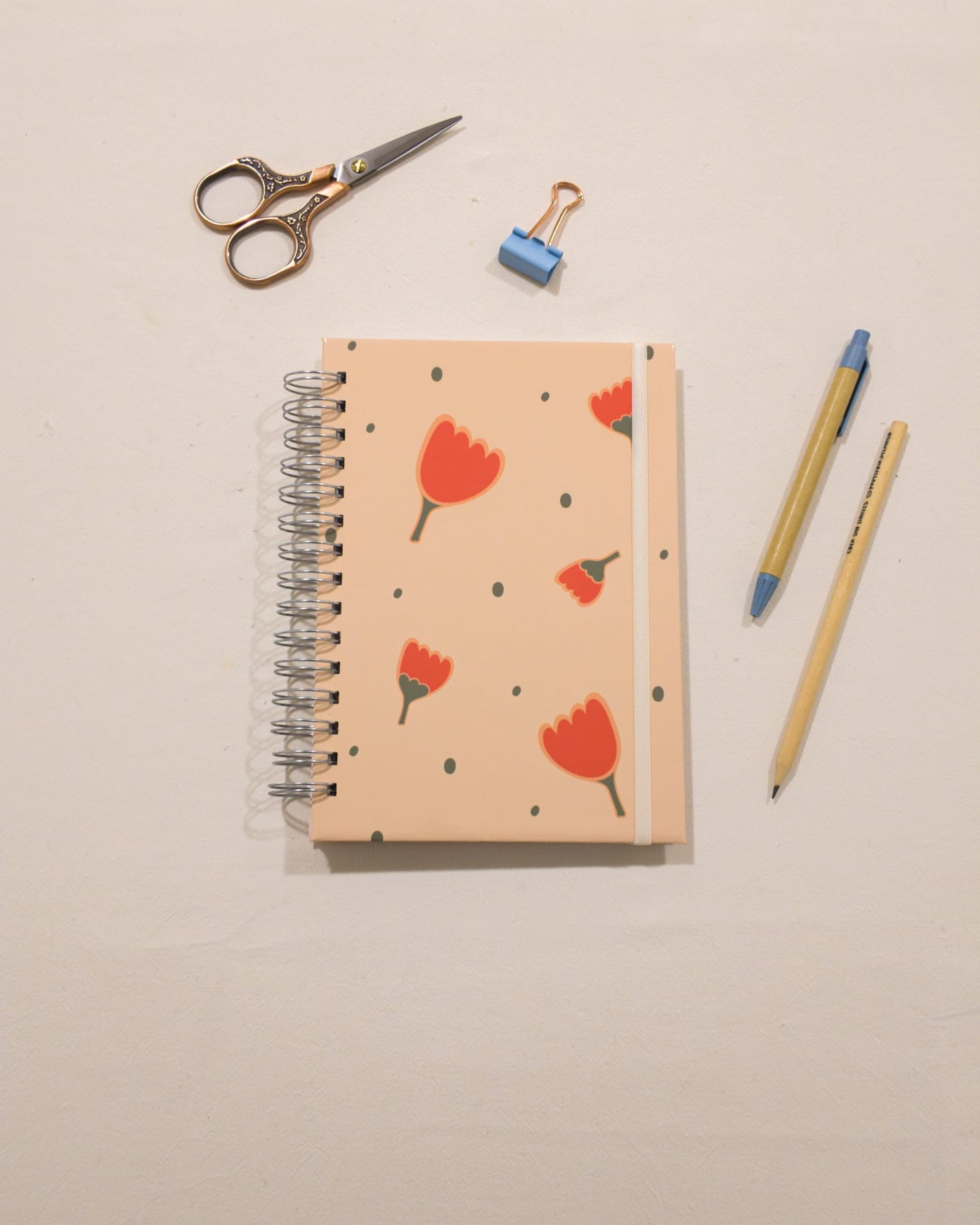 Tapa del cuaderno Tulipa (colección Soy mi proyecto) de La Pape, vista desde arriba