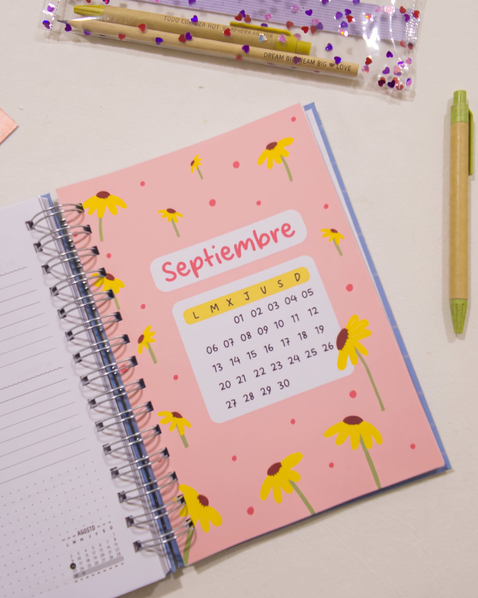 Carátula de Septiembre de la agenda 2027 semana a la vista Hasta que todo sea, con el calendario del mes