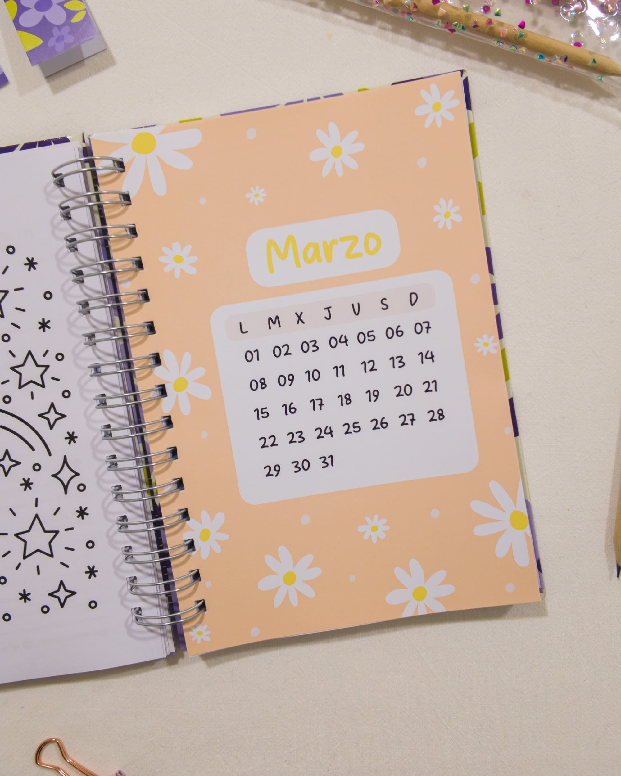 Carátula de Marzo de la agenda 2027 semana a la vista Nunca olvides, con el calendario del mes