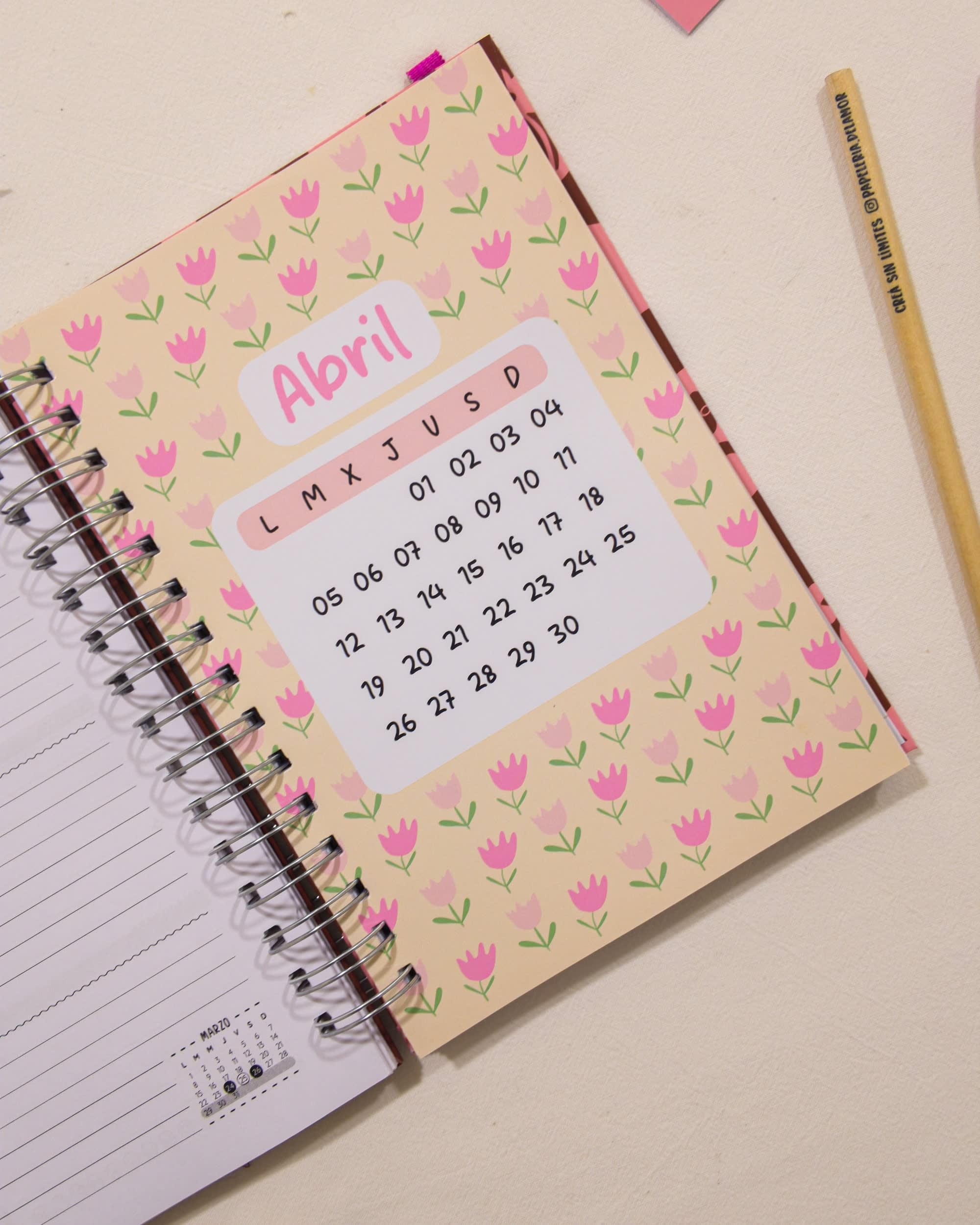 Carátula de Abril de la agenda 2027 semana a la vista Florecer, con el calendario del mes