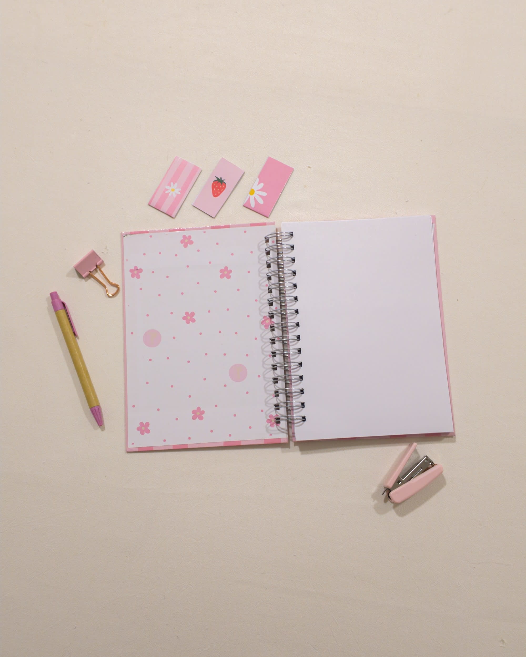 Interior liso de un cuaderno de La Pape, abierto