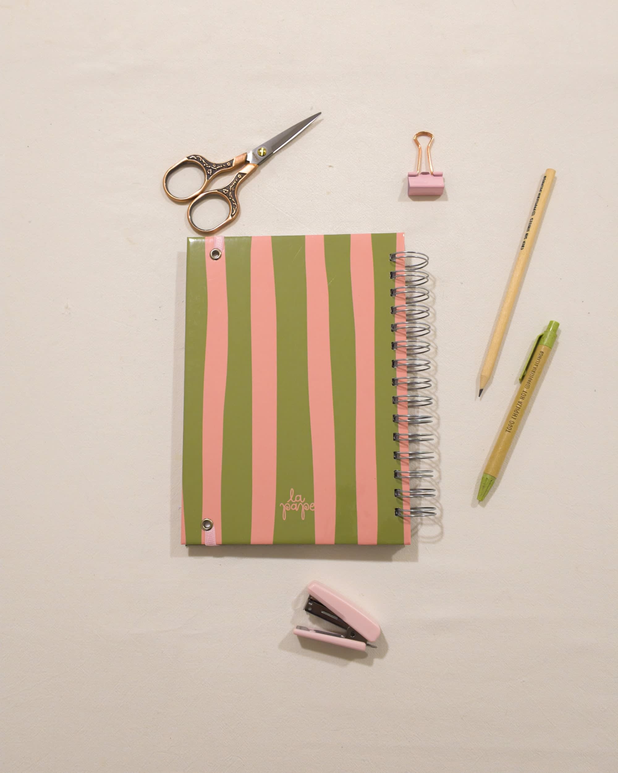 Contratapa del cuaderno Sendero (colección Rumbo) de La Pape