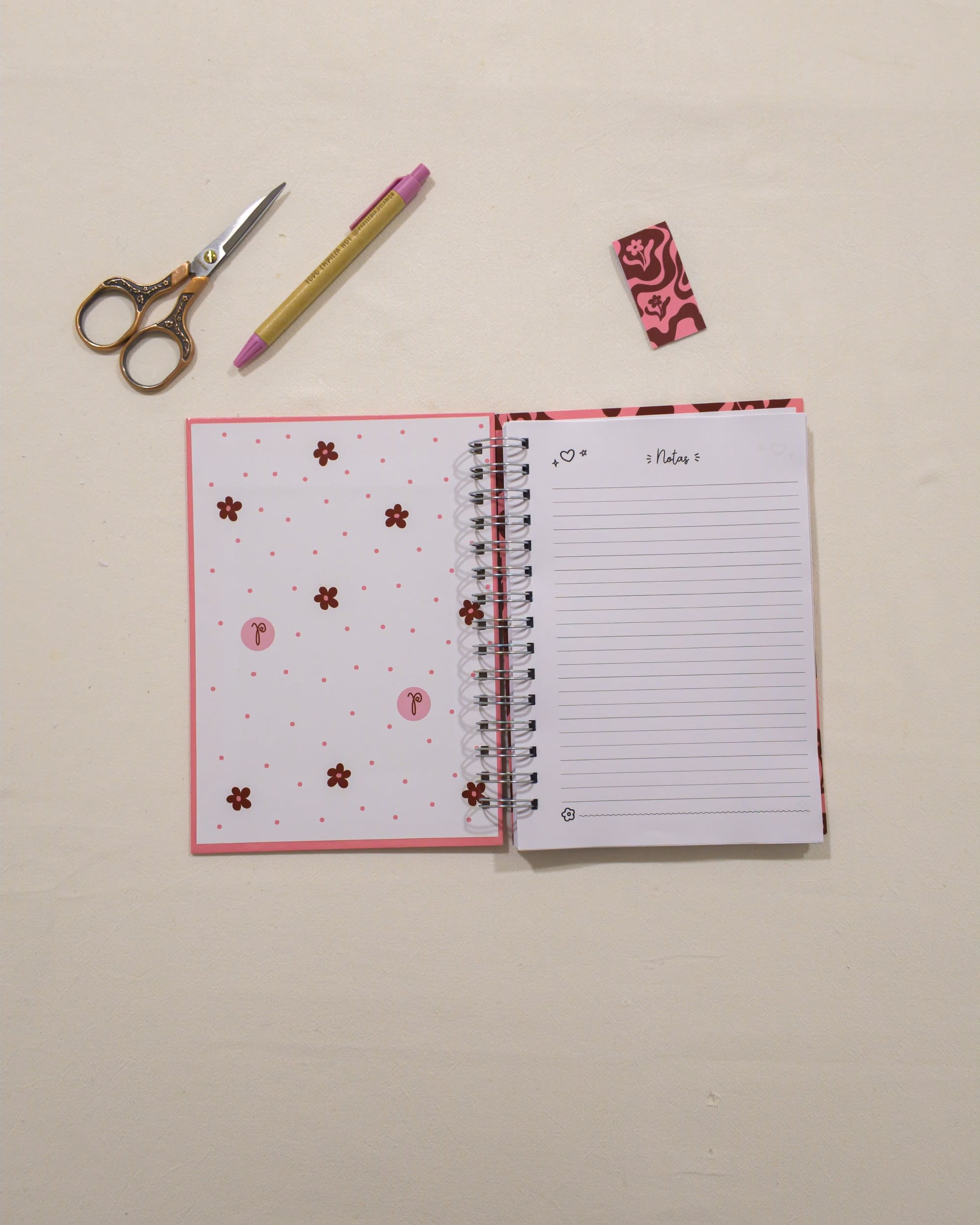 Interior rayado de un cuaderno de La Pape, abierto
