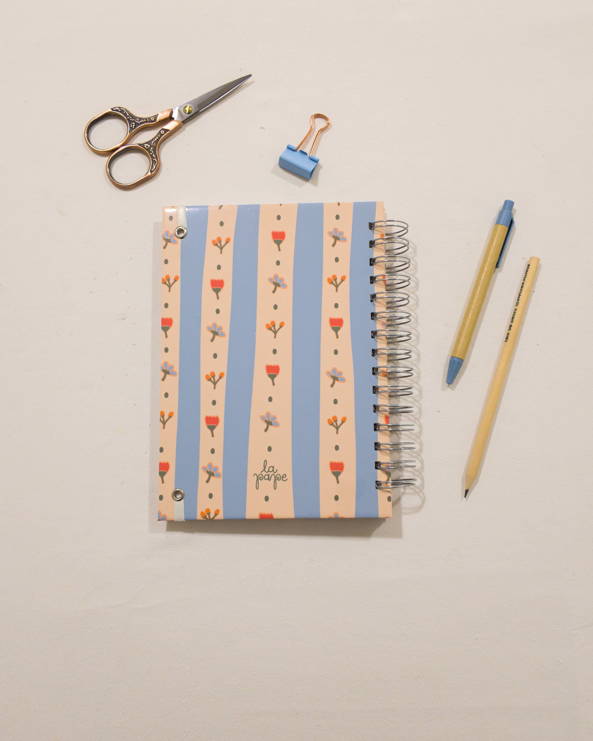 Contratapa del cuaderno Marea (colección Hasta que todo sea) de La Pape