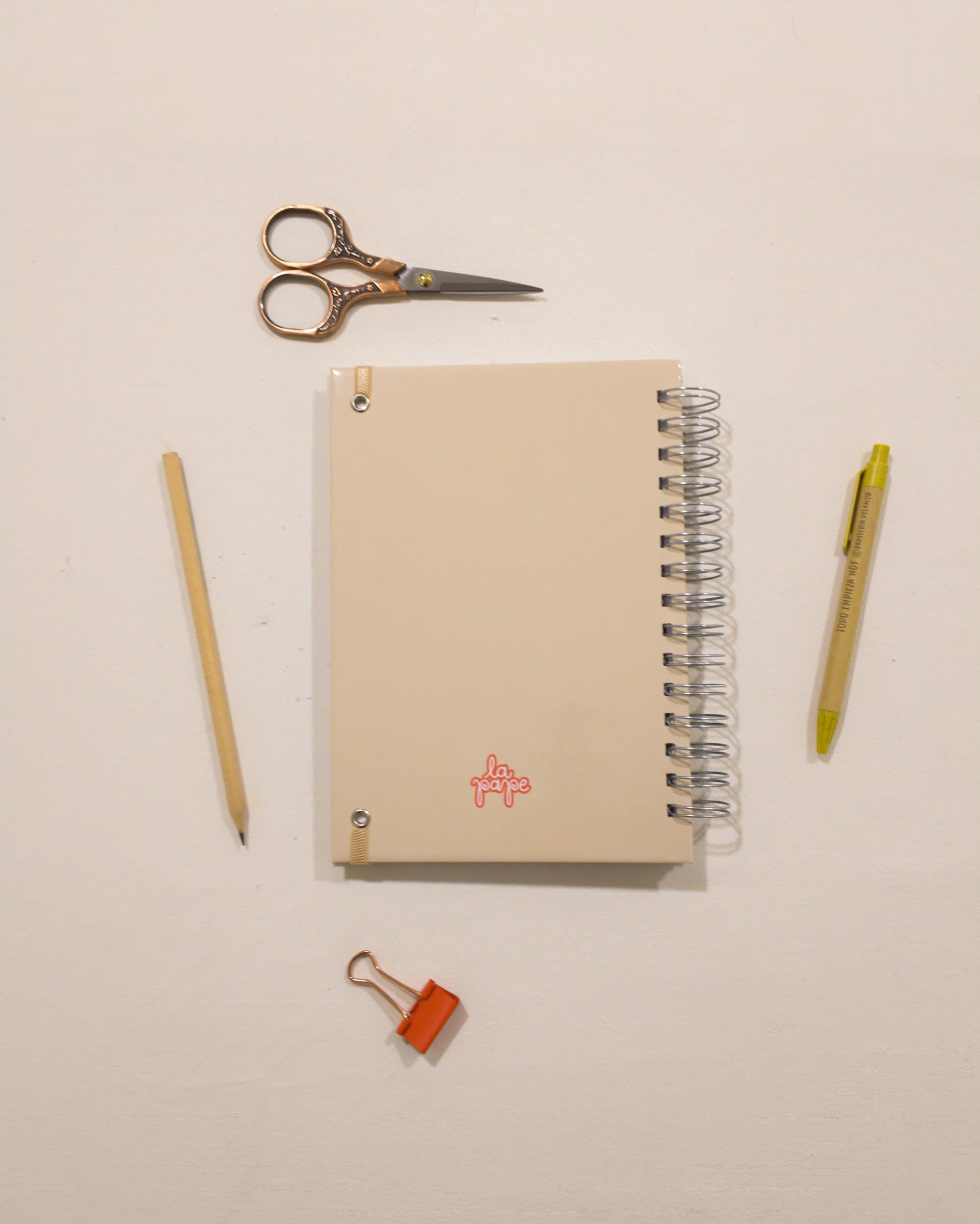 Contratapa del cuaderno Amapola (colección Hasta que todo sea) de La Pape