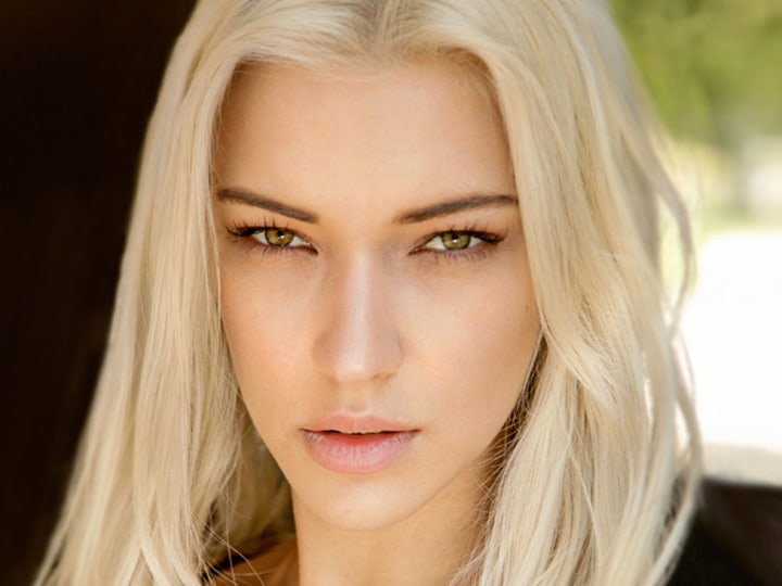 Stefanie Michova - Actress | Official Website