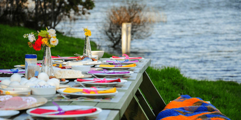If there is a keen fisherman in your picnic crew, consider a riverbank.
