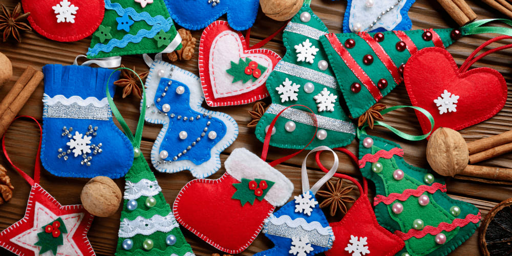 DIY Christmas decorations made from fabric