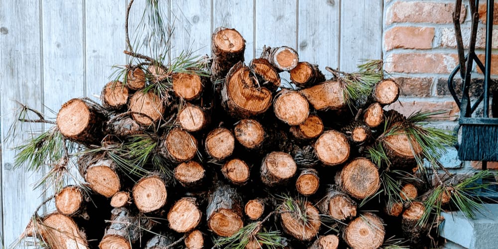 Fire logs can be a good DIY Christmas decoration
