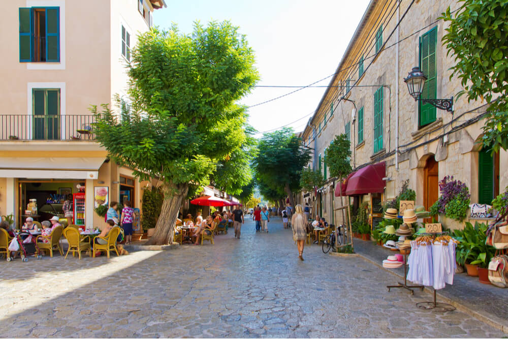 There are 3,400 restaurants in Mallorca.