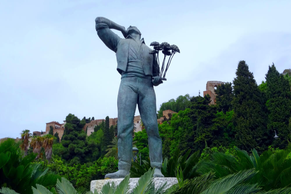 The famous Statue of the Biznaguero, symbol of Málaga.