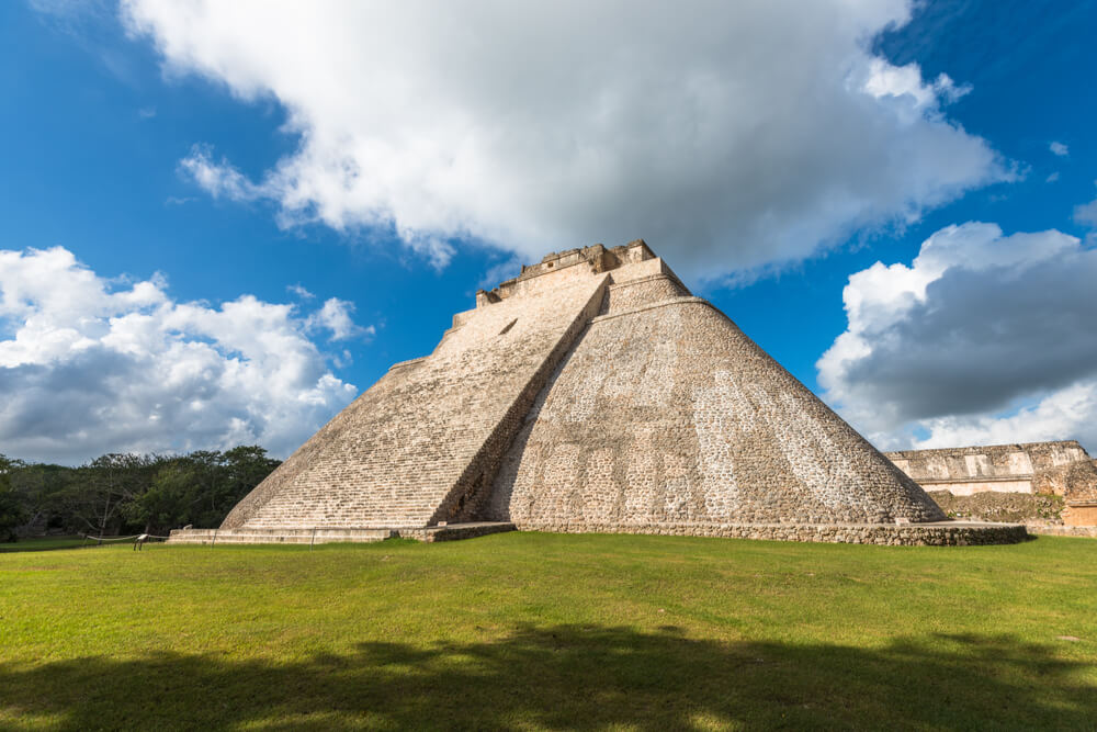 Pyramid of the Magician is aligned with Venus and the setting sun