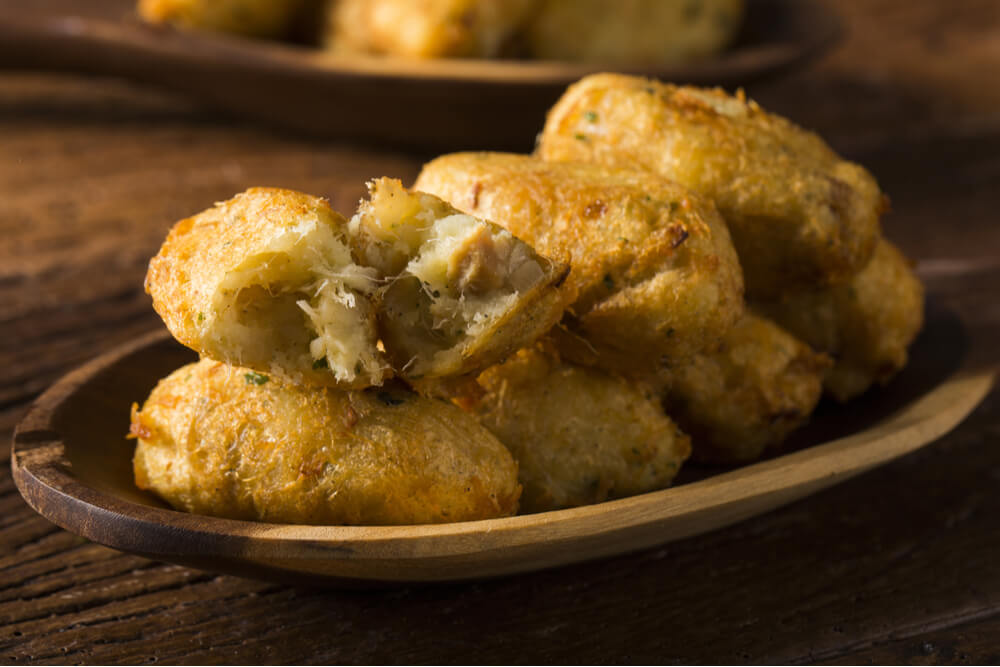 Buñuelos de bacalao, salt cod fritters