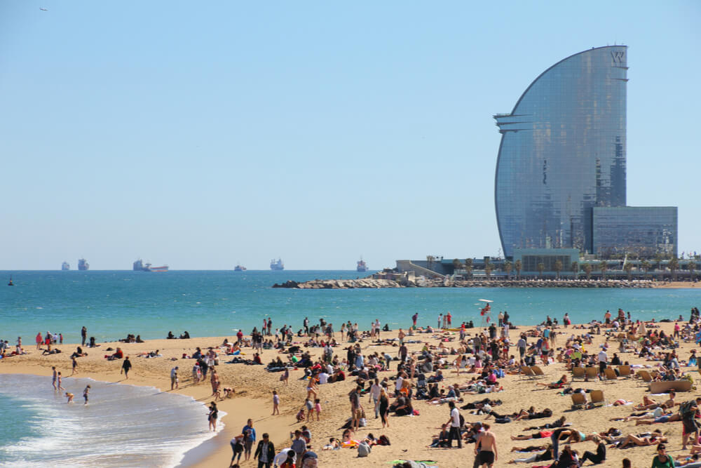 Barcelona city beach, 400 meters long, is one of the best 10 urban beaches of the world