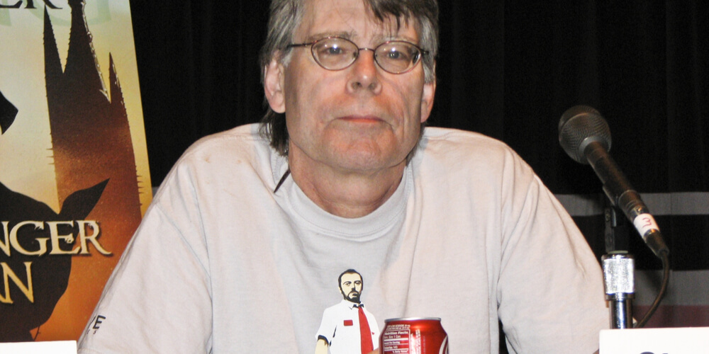 Stephen King at 2007 New York Comic Con wearing Shaun of the Dead T-shirt