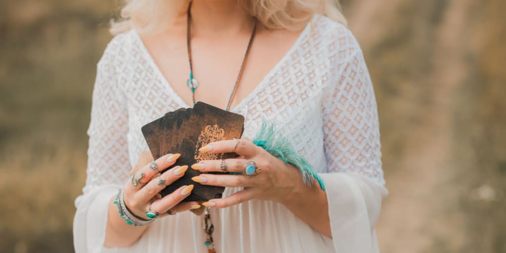 How to Use Tarot to Attract Love