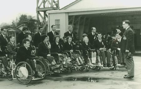 Image of The Australian Paralympics team is addressed by Sir George Bedbrook