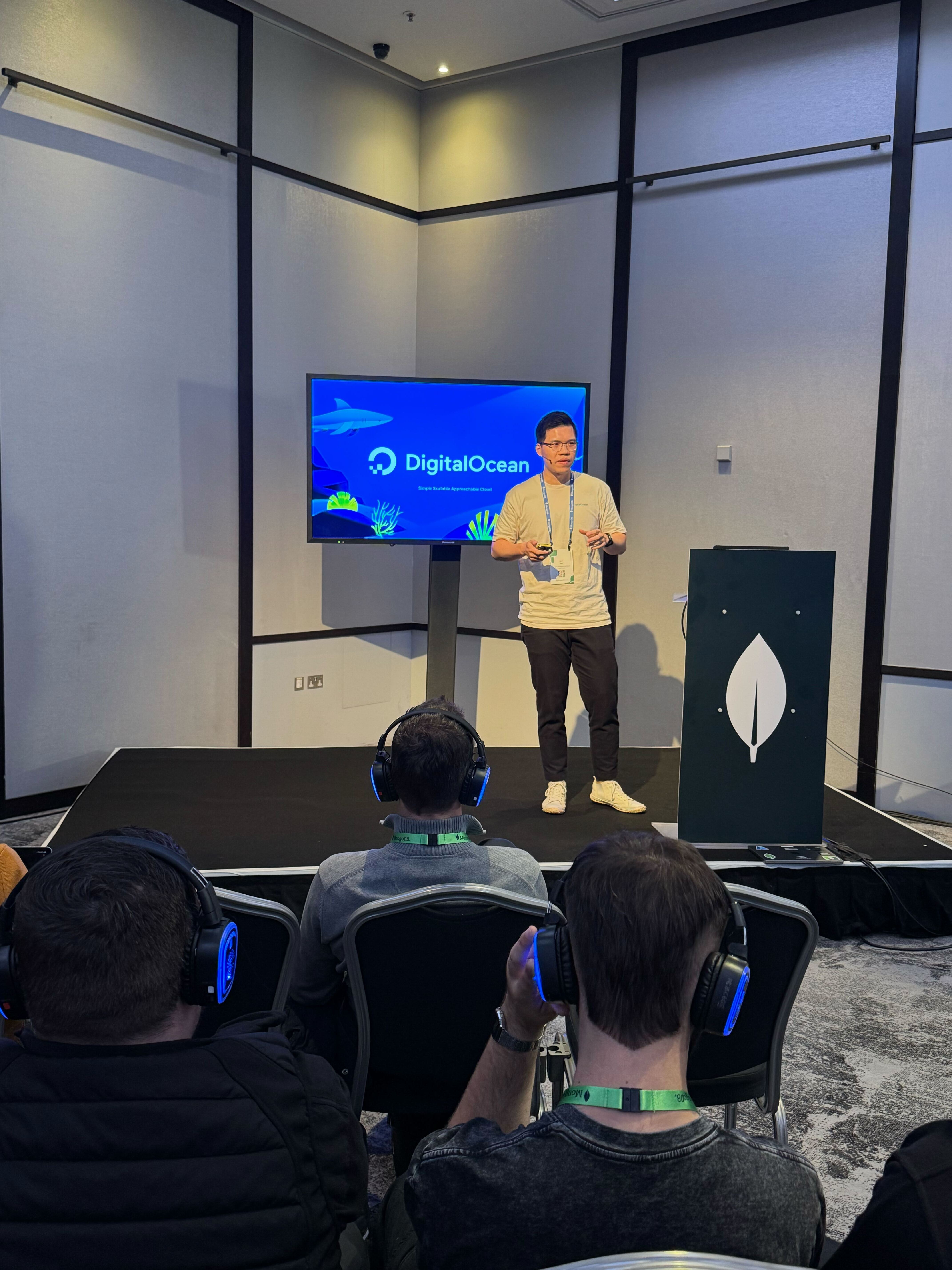 MongoDB.local @ London - Building Scalable Applications with MongoDB