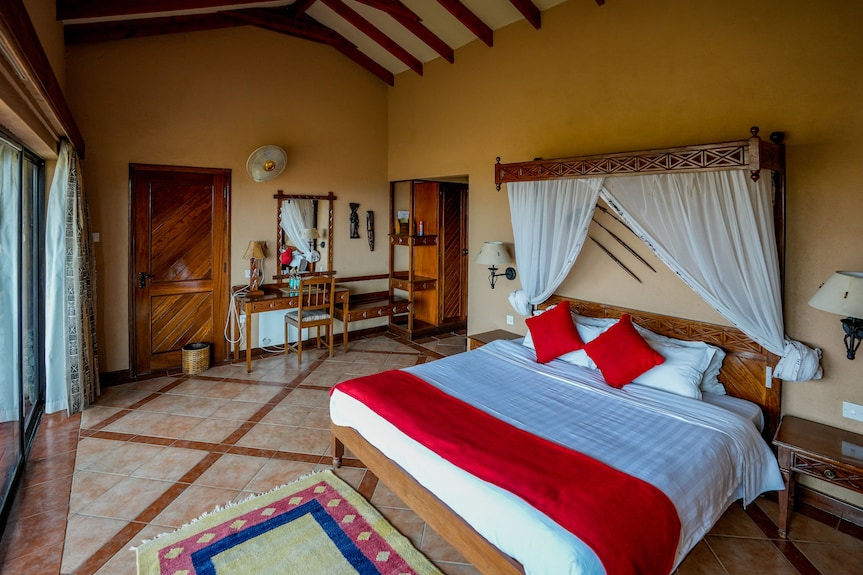Interconnected rooms at Lake Nakuru Lodge, Lake Nakuru, Kenya
