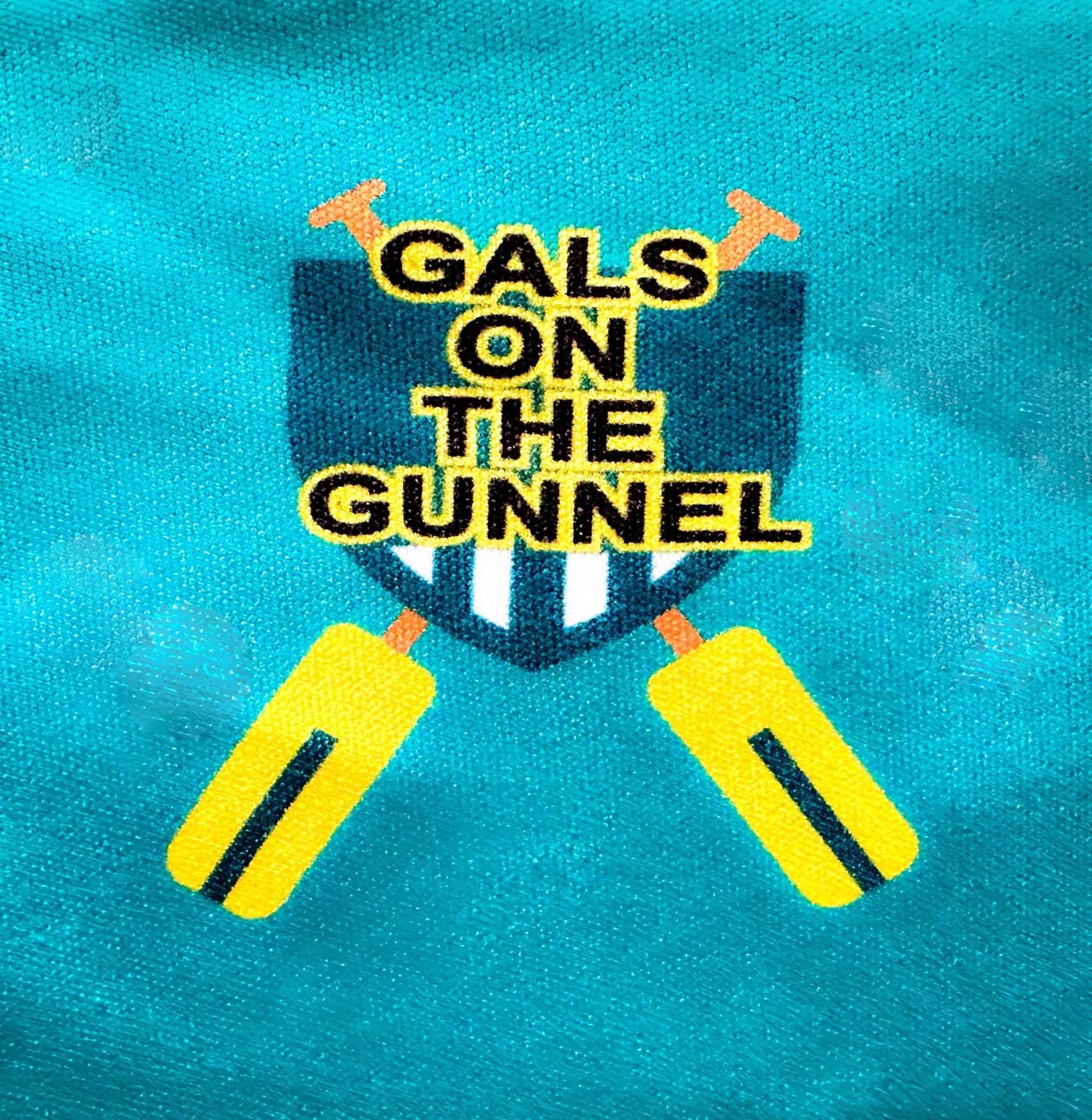 Gals on the Gunnel