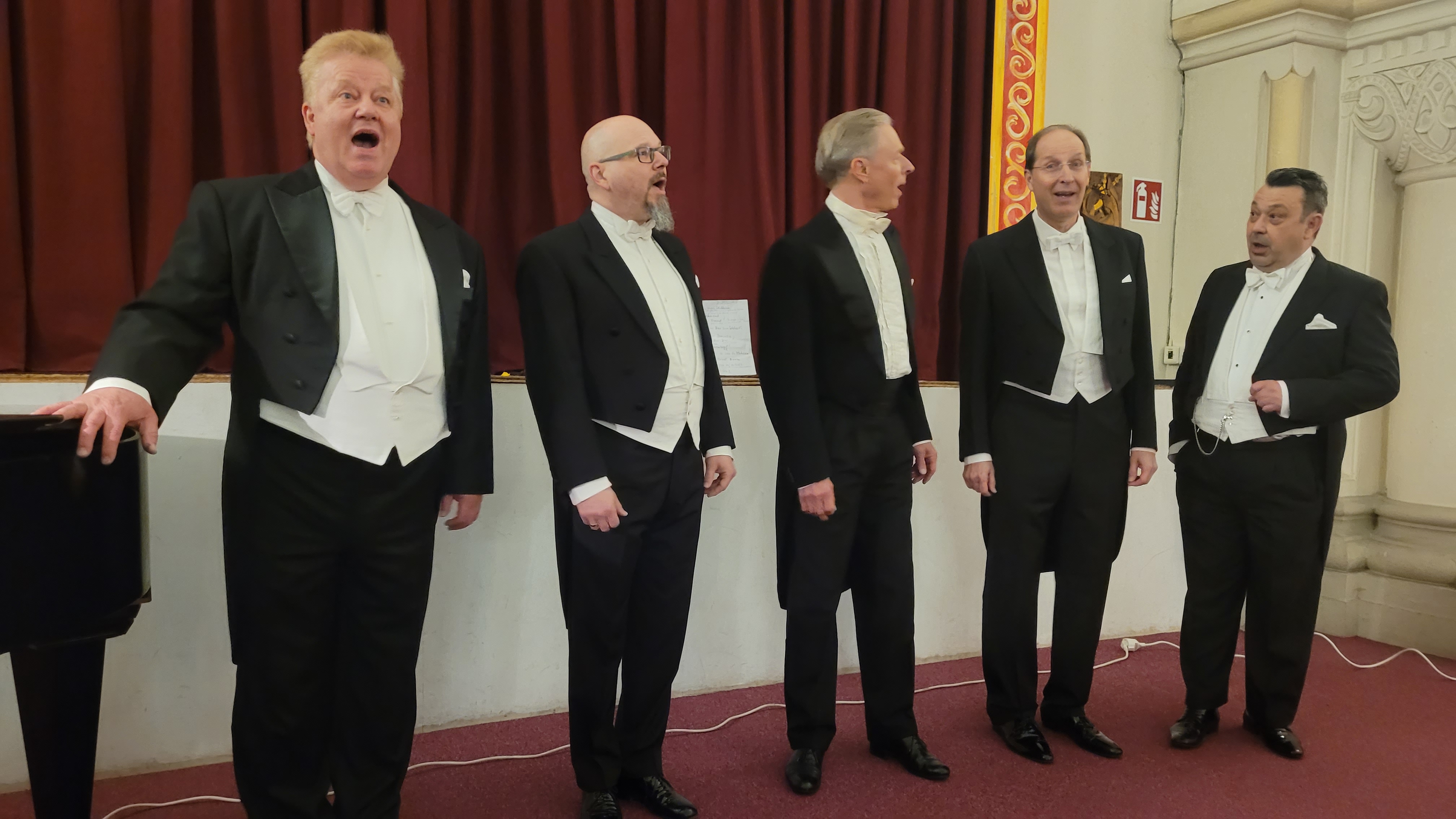 Comedian Singers