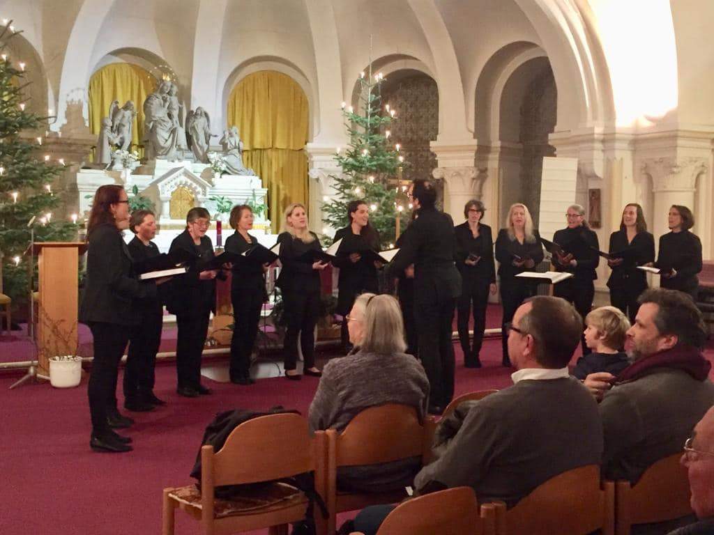 Frauenensemble „Pure Voices" „Als ob schon Weihnachten wär"