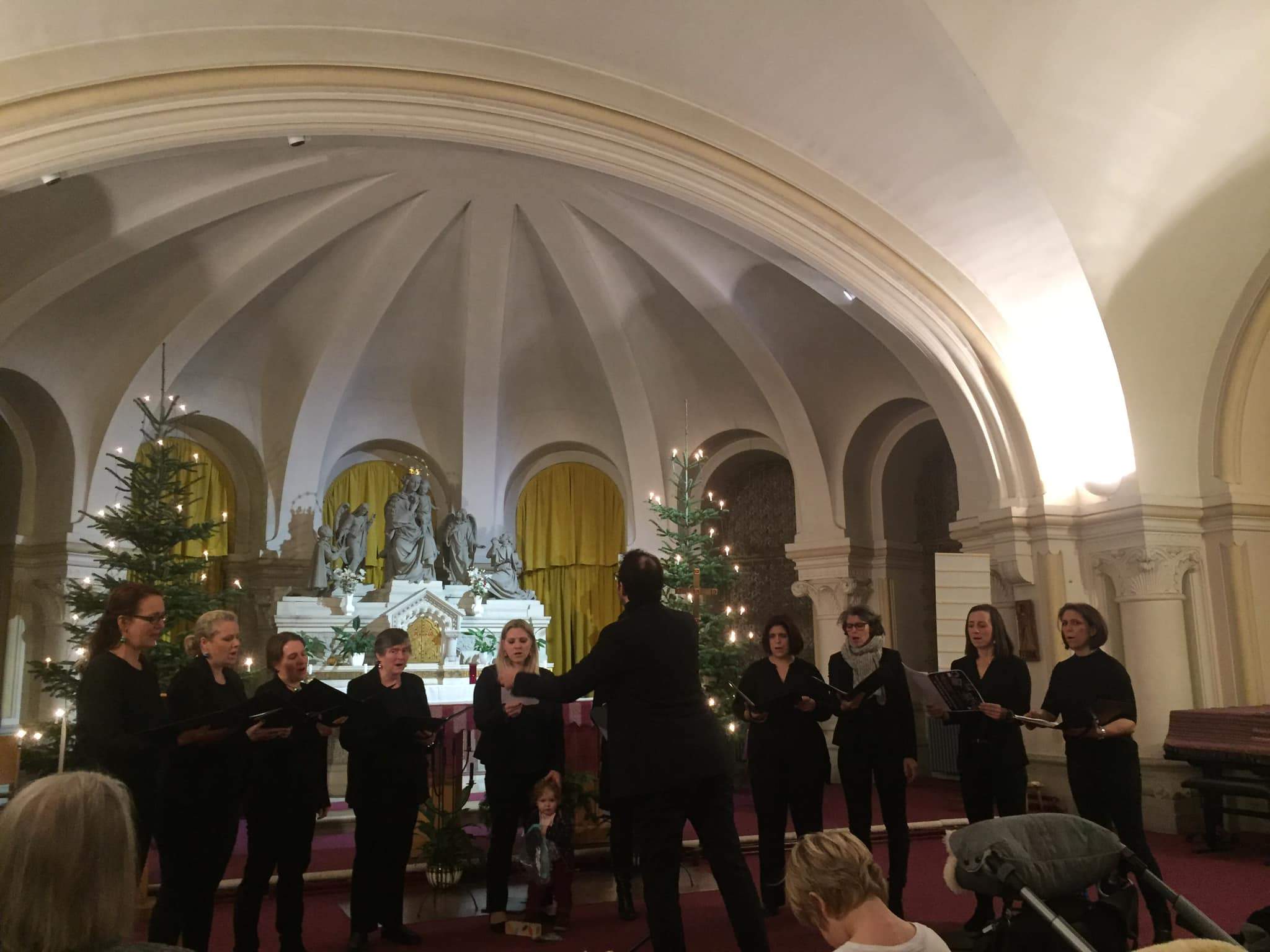 Frauenensemble „Pure Voices" „Als ob schon Weihnachten wär"