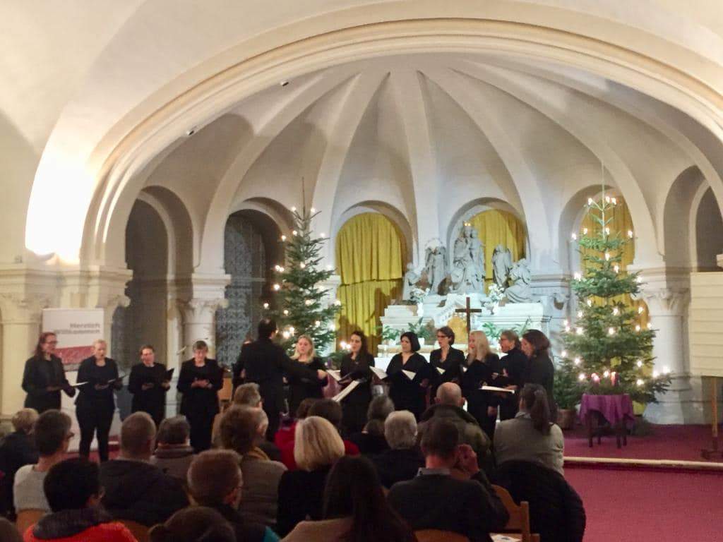 Frauenensemble „Pure Voices" „Als ob schon Weihnachten wär"