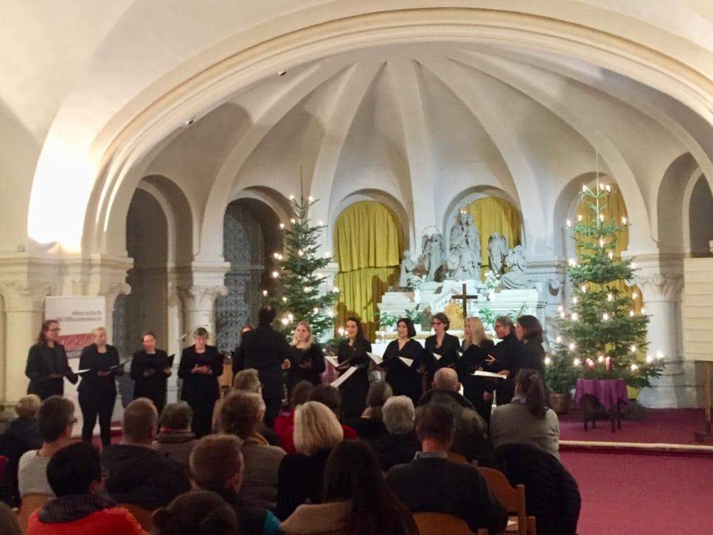 Frauenensemble „Pure Voices" „Als ob schon Weihnachten wär"