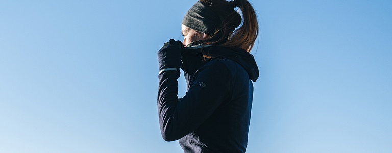 Woman wearing icebreaker RealFleece™ Merino Descender Long Sleeve Zip Hood Jacket and RealFleece™ Merino Sierra Gloves