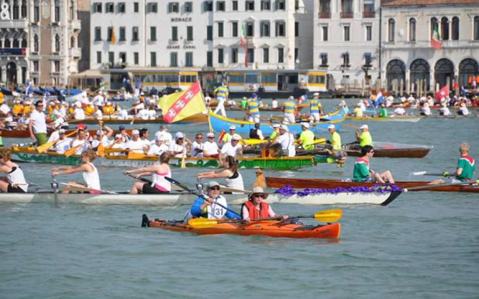 Imbarcazioni varie in Canal Grande