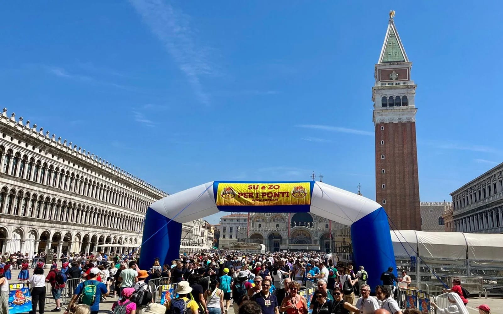 Partenza Su e Zo da Piazza San Marco