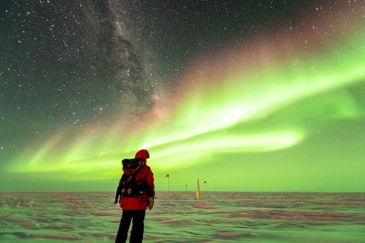 Brightgreenaurorawithperson