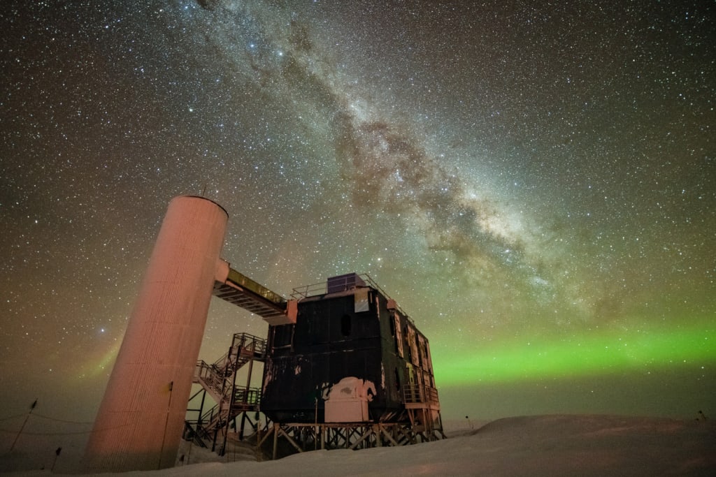 Federal physics advisory panel recommends funding next-generation IceCube observatory, other major experiments