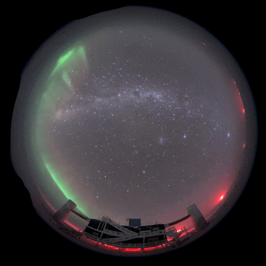 A 360-degree view of the IceCube Lab with starry sky overhead and low auroras.