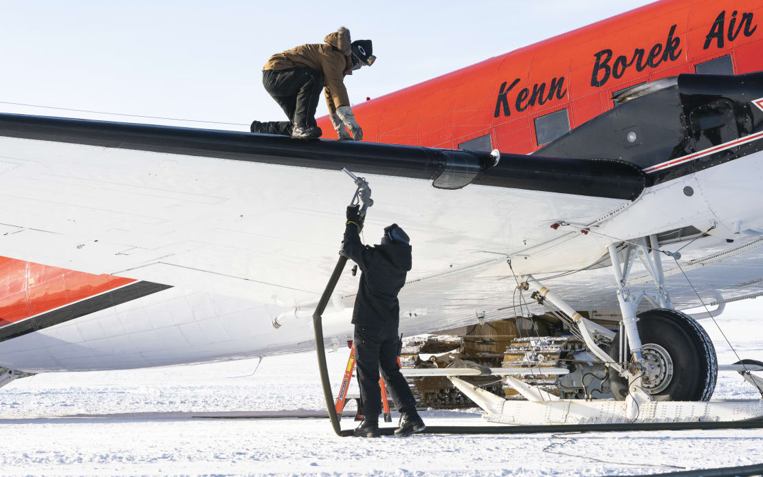 Refueling the last departing plane from the Pole.