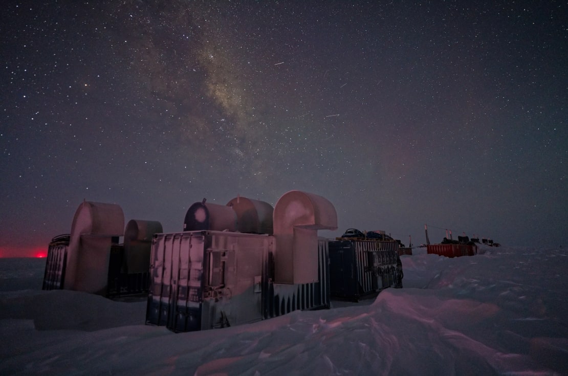 Faint view of Milky Way over the IceCube Upgrade drill camp.