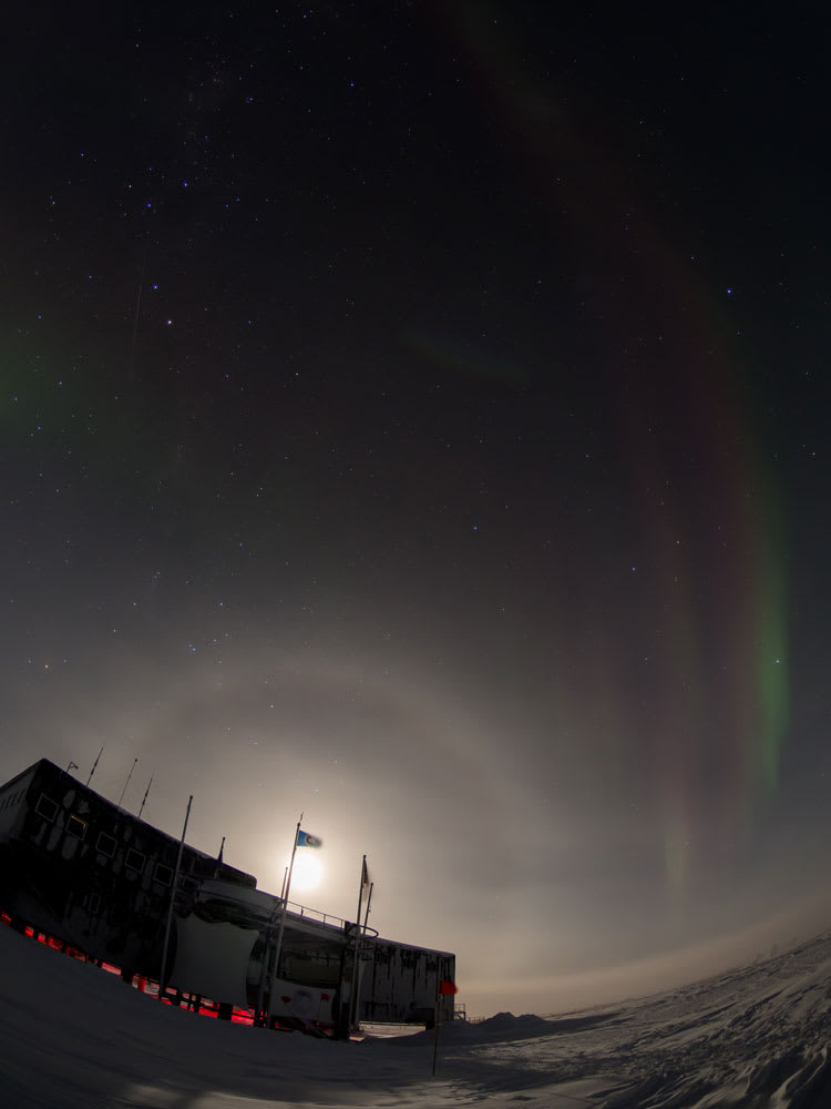 stationmoonhalo