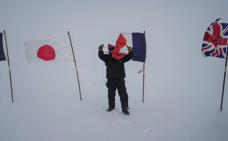 whiteout flags