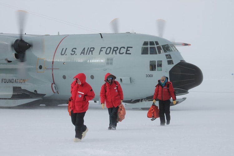 Arrivals to the South Pole