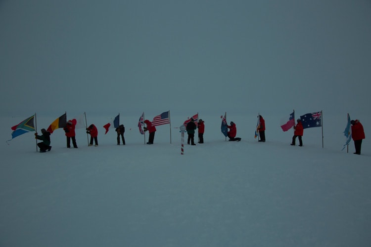 flags_people