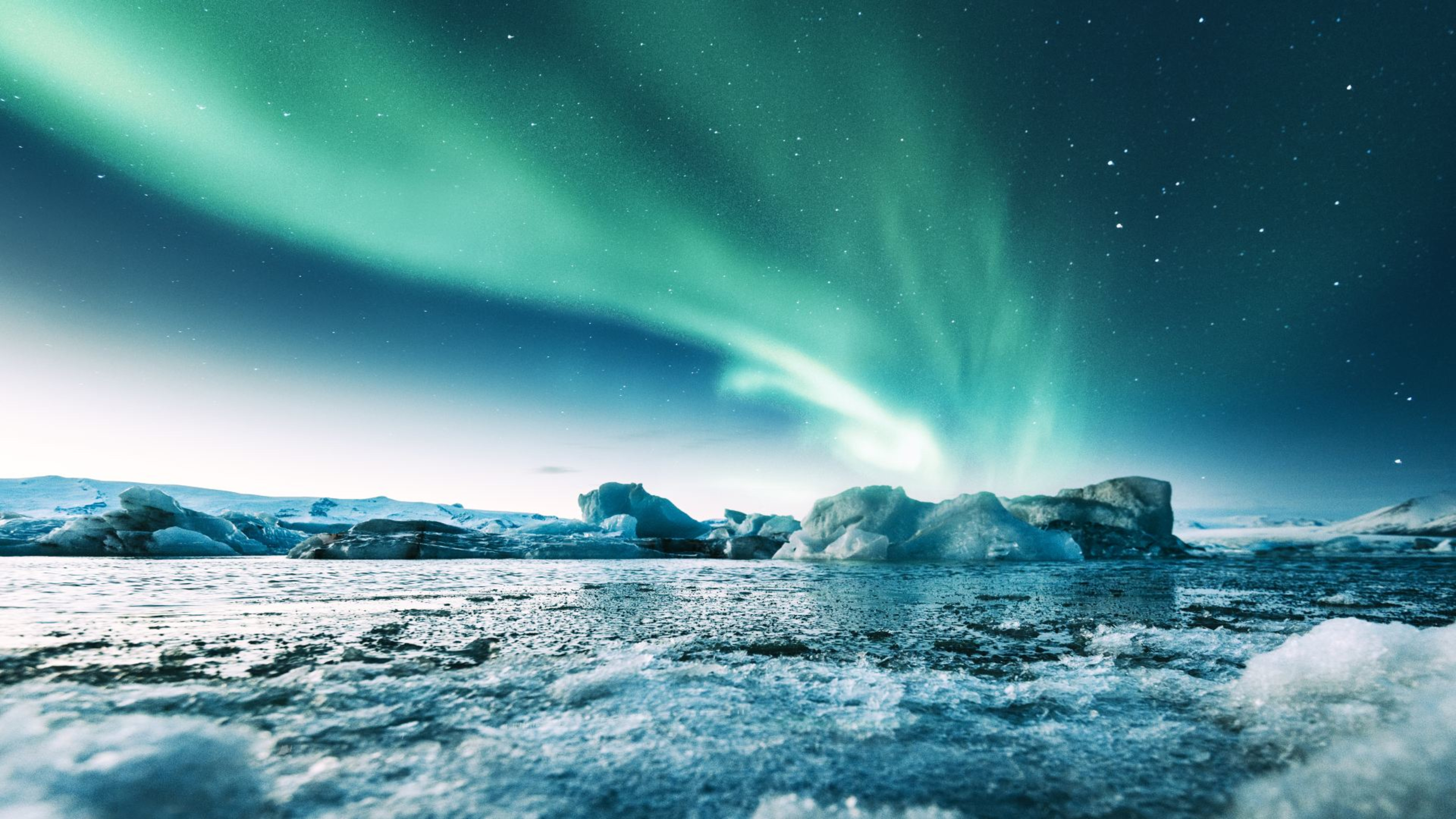 The Northern Lights above Jökulsárlón glacier lagoon