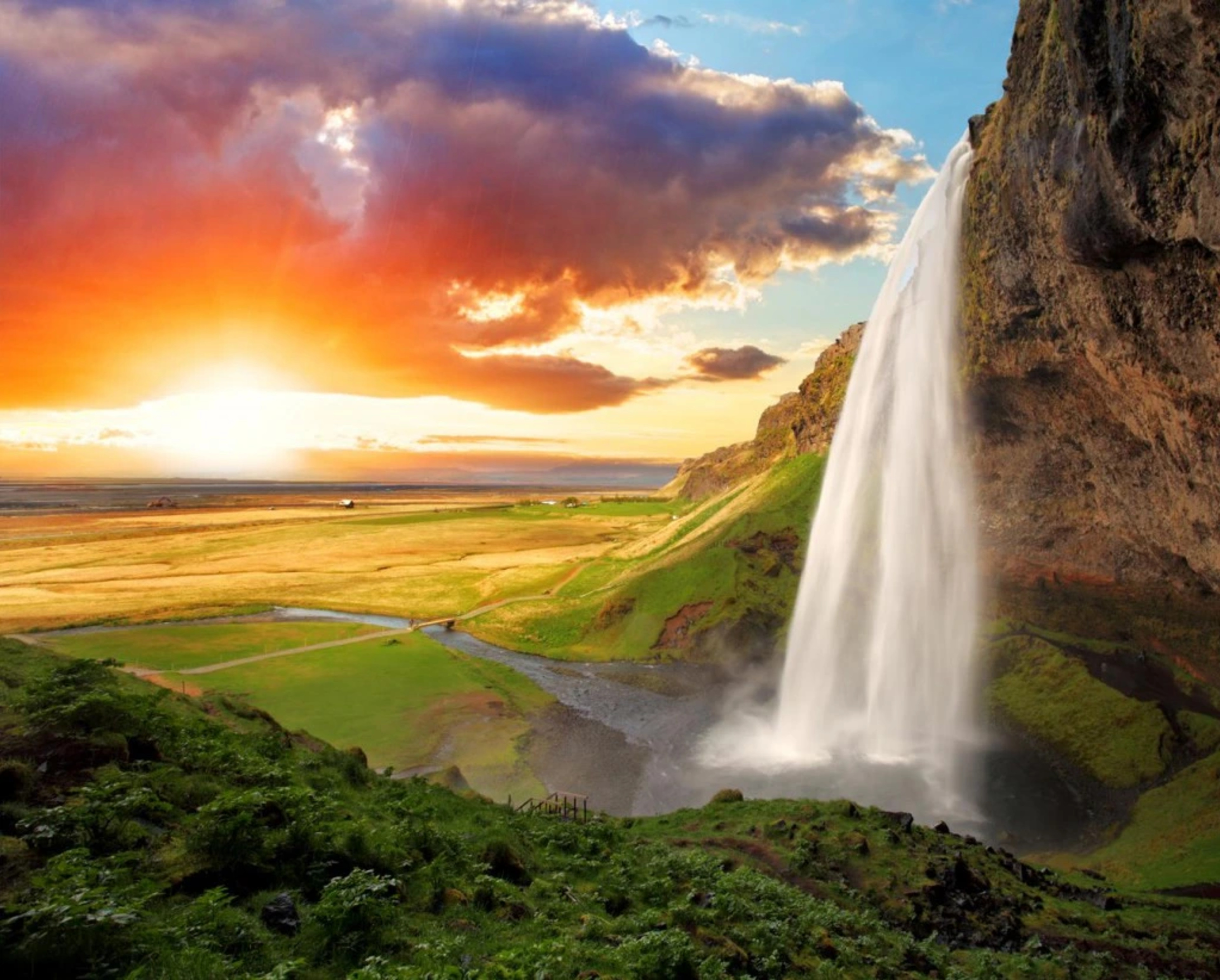 Seljalandsfoss-waterfall-located-in-Southern-Iceland-rett-staerd-test-1024x823.jpg.webp